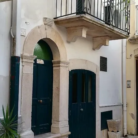 Vico De Amicis 30