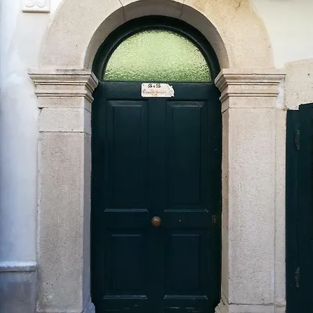 Vico De Amicis 30 Апартаменты *